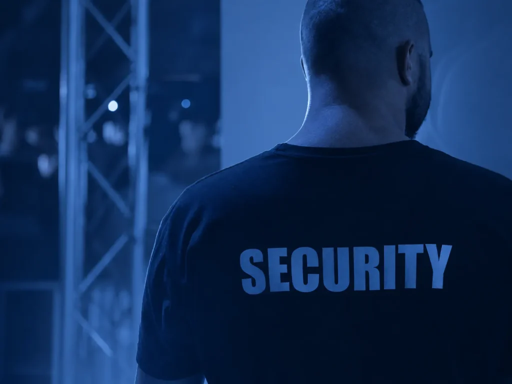 Security Fachkraft bei einer Online Security Weiterbildung mit §34a Vorbereitung